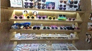 안경 맞추러 가서 찍은 사진