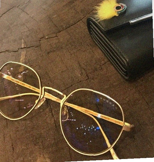 안경 맞추러 가서 찍은 사진