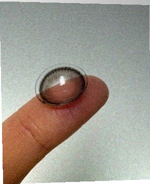 렌즈 보관하고 관리하는 모습
