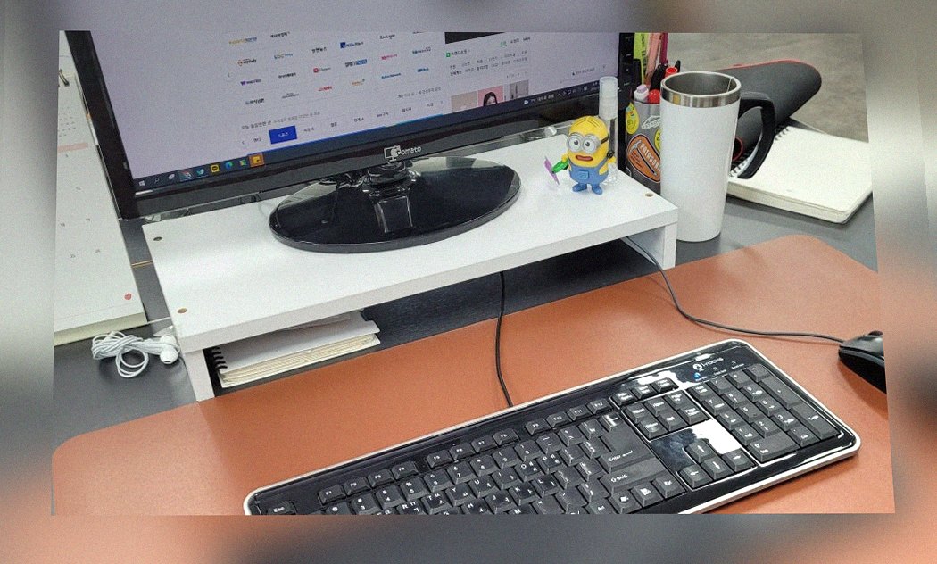 하루 종일 앉아 있는 모니터 앞 자리